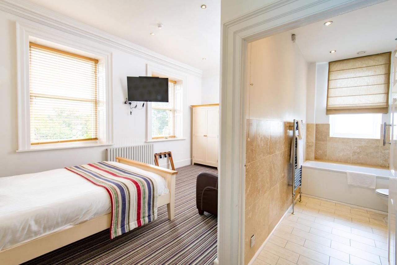Healds Hall Hotel Cleckheaton Extérieur photo