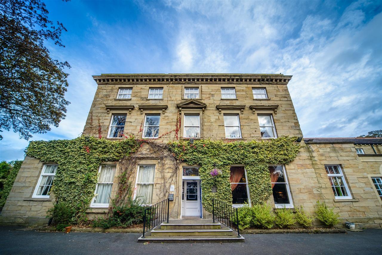 Healds Hall Hotel Cleckheaton Extérieur photo