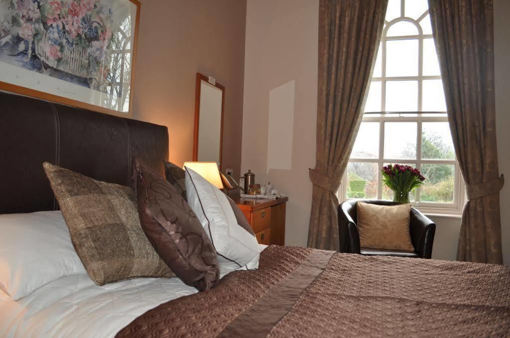 Healds Hall Hotel Cleckheaton Extérieur photo